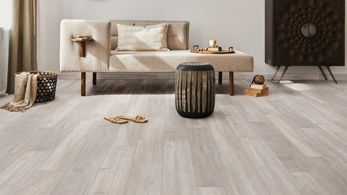 Stratifié planeo - Chêne gris argenté | surface antibactérienne (KRO-8001)